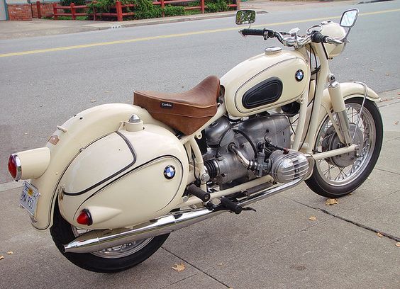 '59 BMW R50 w period bags how freaking awesome is this!  Bobber BMW style. Wowsa. Vintage Moto...jpg