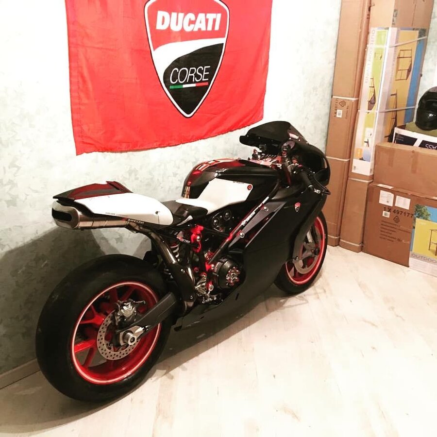 #ducati749 #ducati Cafe Racer, Motosikletler, Havalı Arabalar, Karanlık, Arkadaşlar, Garajlar.jpg