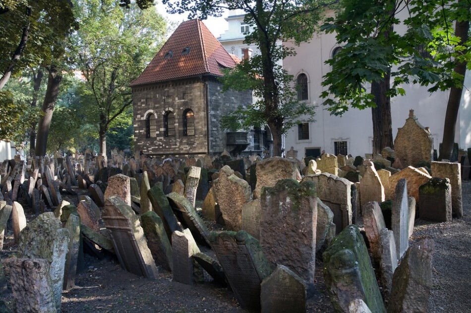 Eski-Yahudi-Mezarlığı-Prag-Çek-Cumhuriyeti.jpg