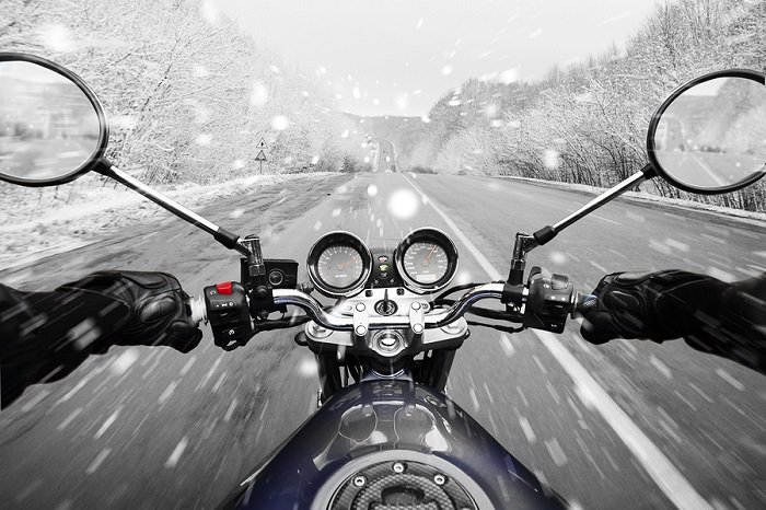 motorbike-winter-driving-snow-main.jpg