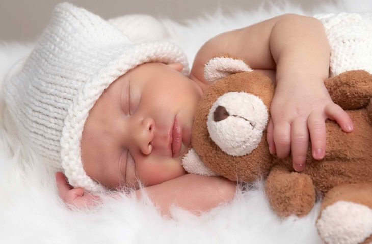 baby_sleeping_with_teddy-730x480.jpg
