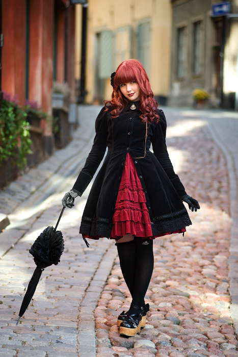 Gothic_Lolita_Andrea_II_by_middeneaht.jpg