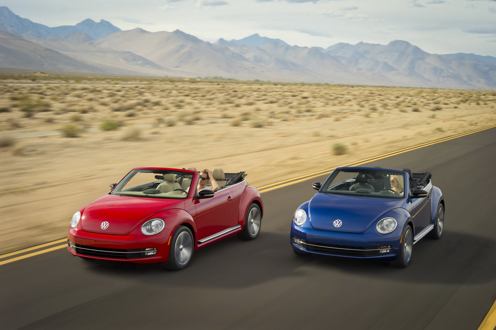 2013-Volkswagen-Beetle-Cabriolet-32.jpg