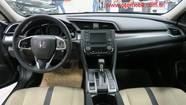 Yeni_Honda_Civic_Sedan_on_konsol.jpg