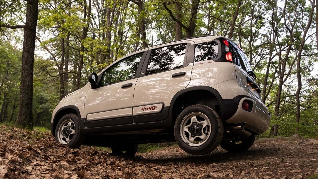 fiat-panda-1983-adetlik-sinirli-versiyonu-4x40-1.jpg