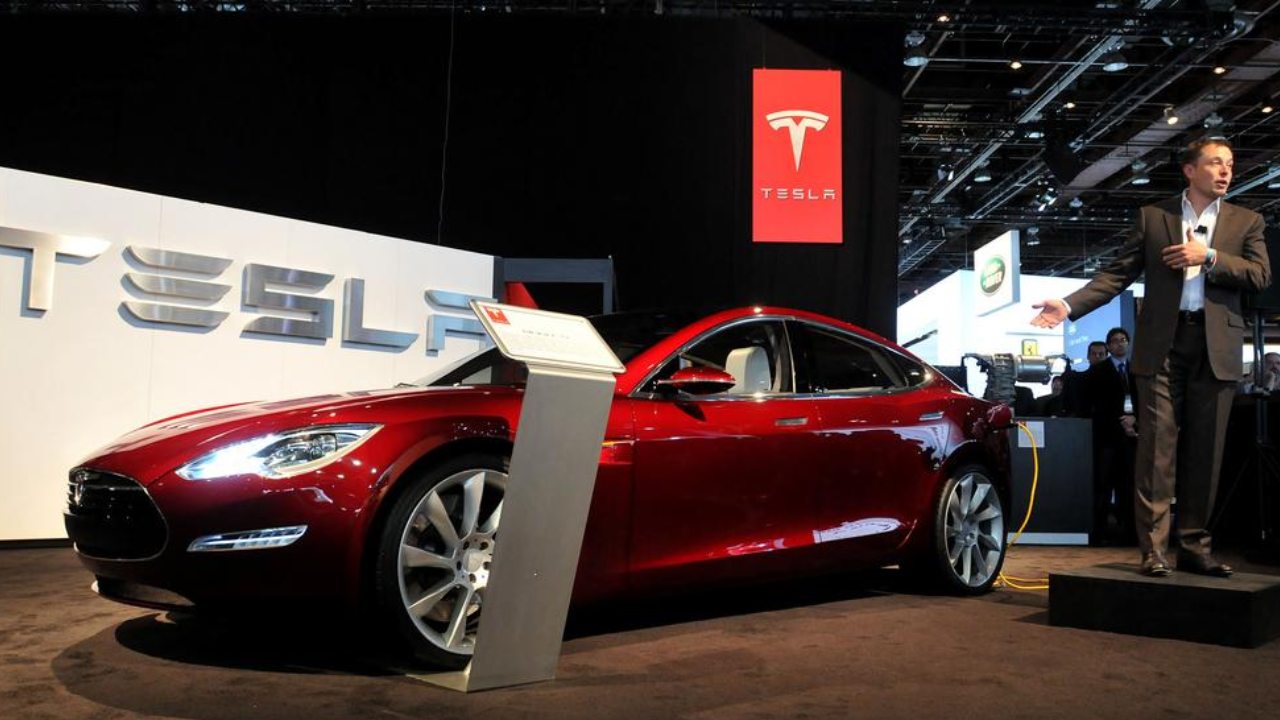 tesla-yeni-cfo-vaibhav-taneja-olacak.jpg