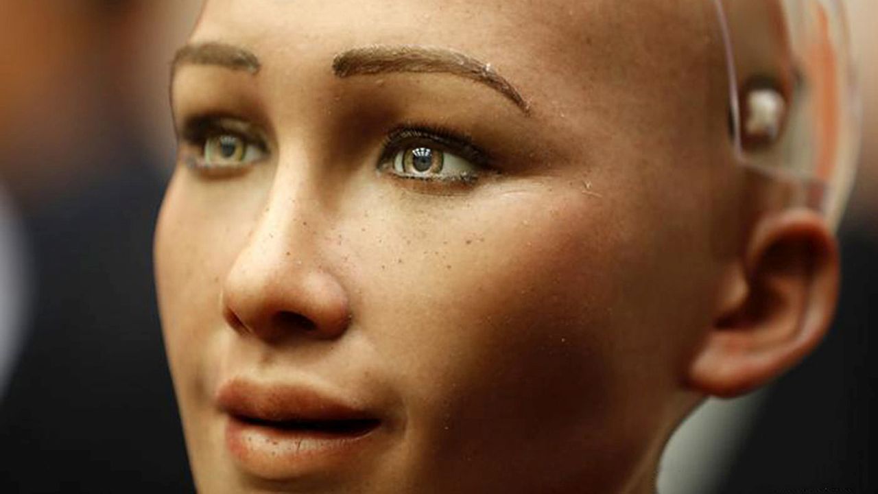 ilk-robot-vatandas-sophia-turkiyeye-geliyor-sdn-01.jpg