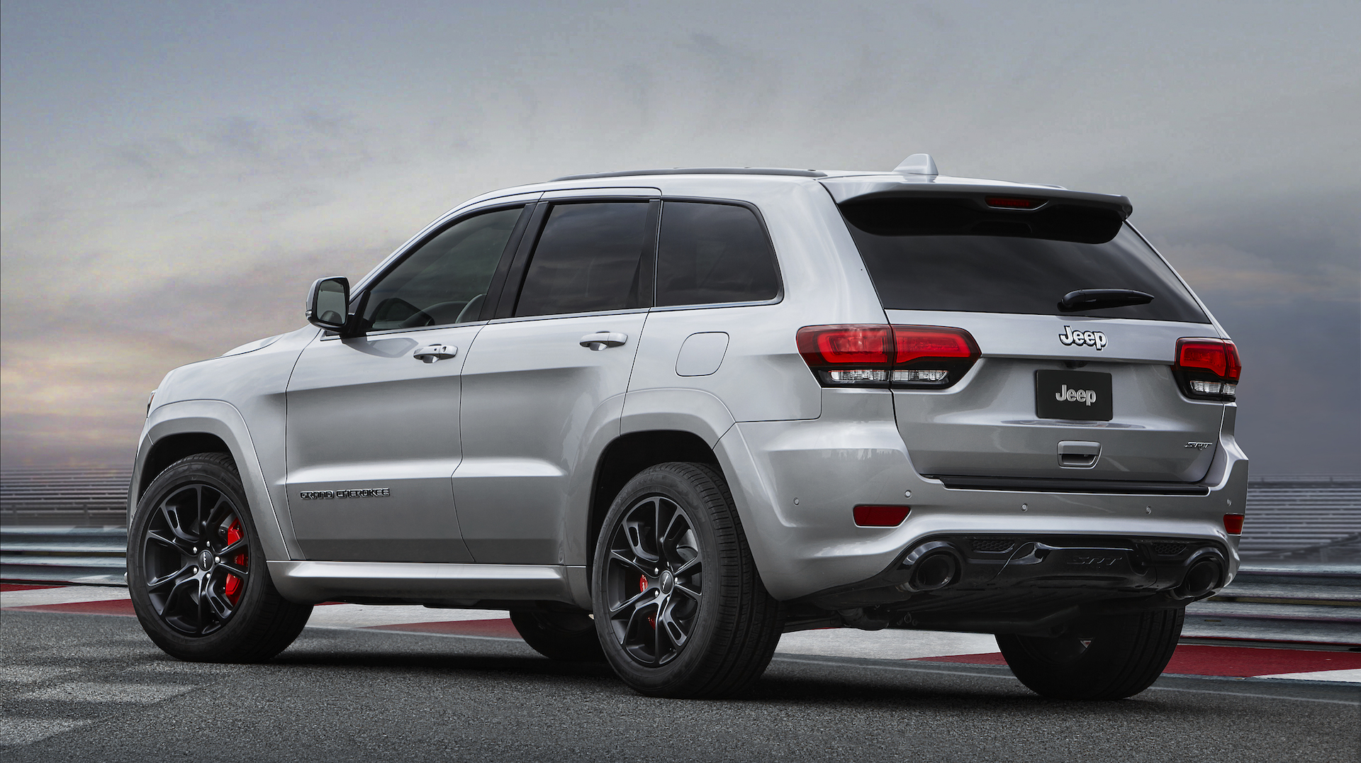 2017-jeep-grand-cherokee-srt_100563975_h.jpg