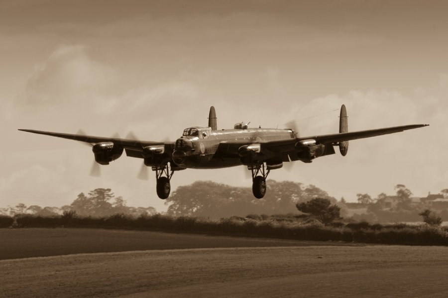 264612-aircraft-Avro_Lancaster-military_aircraft-Bomber.jpg