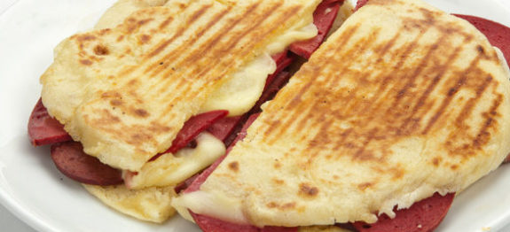 bazlama-tost-tarifi-malzemeleri-ve-yapilisi-www-nefisyemekmutfagi-com-www-google-com-tr-nefisy...jpg