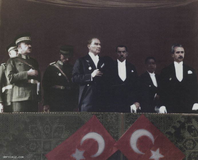 Cumhuriyet-Bayramiinda-seref-tribununde.jpg