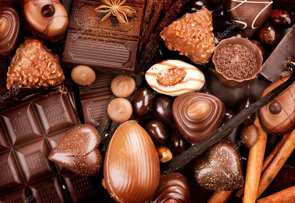 depositphotos_74122613-stock-photo-praline-chocolate-sweets.jpg