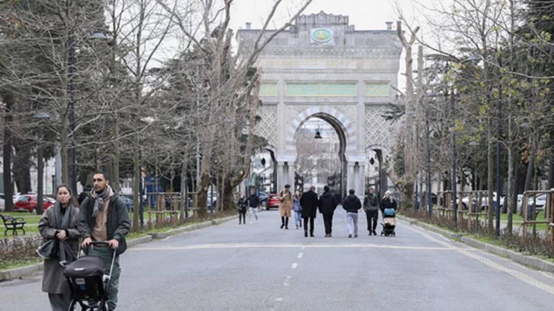 İstanbul Üniversitesi'nin kapıları halka açıldı.jpg