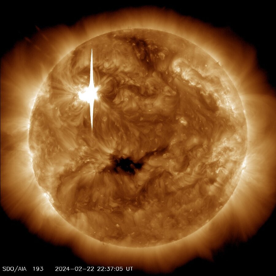 NASA, Güneş üzerinde büyük bir patlama meydana geldiğini duyurdu.jpg
