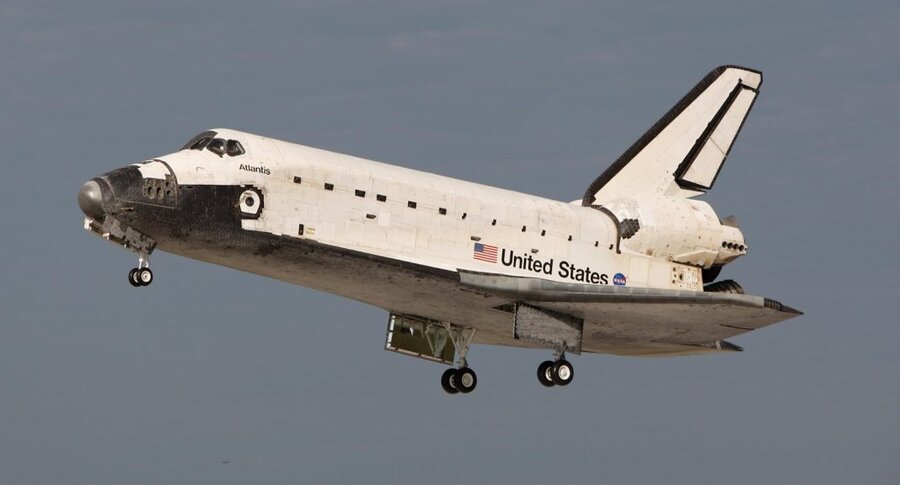 Space_Shuttle_Atlantis_landing_at_KSC_following_STS-122_crop-1068x575.jpg