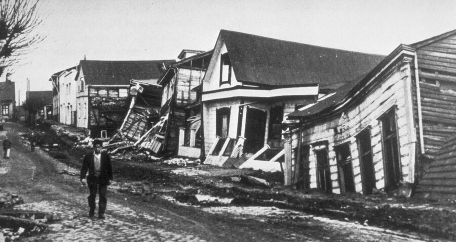 Valdivia_after_earthquake,_1960.jpg