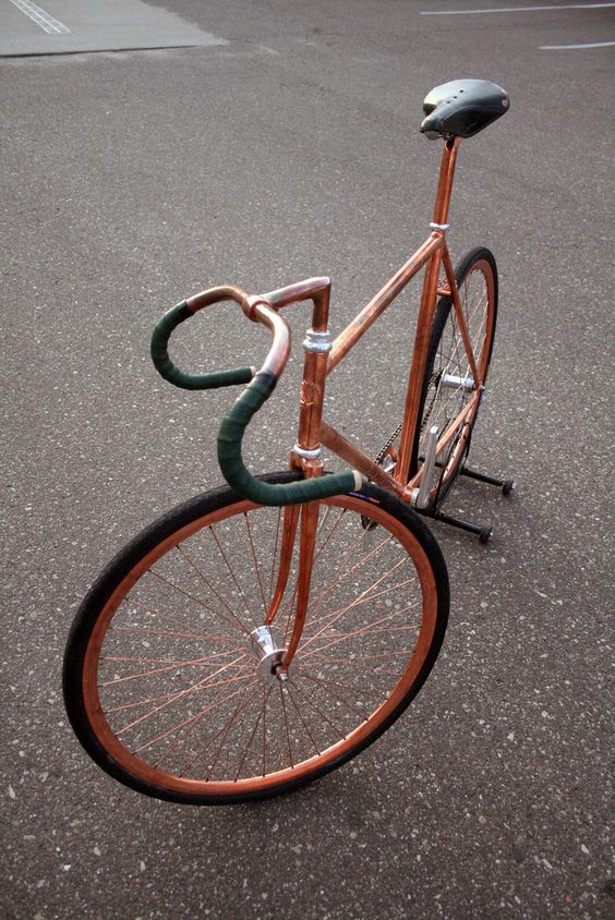 (via ebay yes, ebay) looks like peacock groove is letting go of their 09 NAHBS display bike. i...jpg