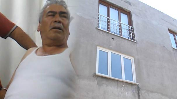 yok-artik-dedirten-olay-keci-3-uncu-kattan-adamin-uzerine-dustu--12173314.Jpeg