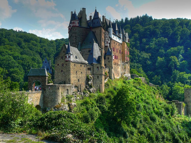 Eltz Castle.jpg