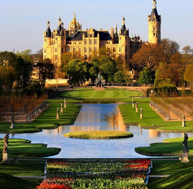 Schwerin Castle.jpg