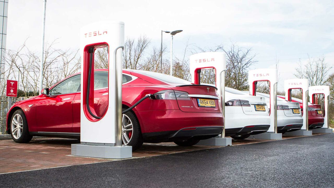 tesla-supercharger-e1729781976938.jpg