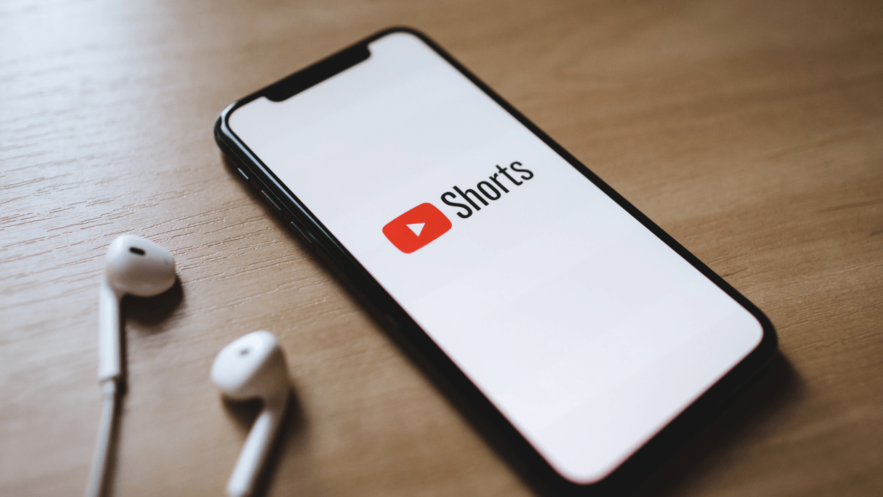https://shiftdelete.net/wp-content/uploads/2022/08/YouTube-onlemini-aldi-Shorts-filigrani-geliyor-2.webp
