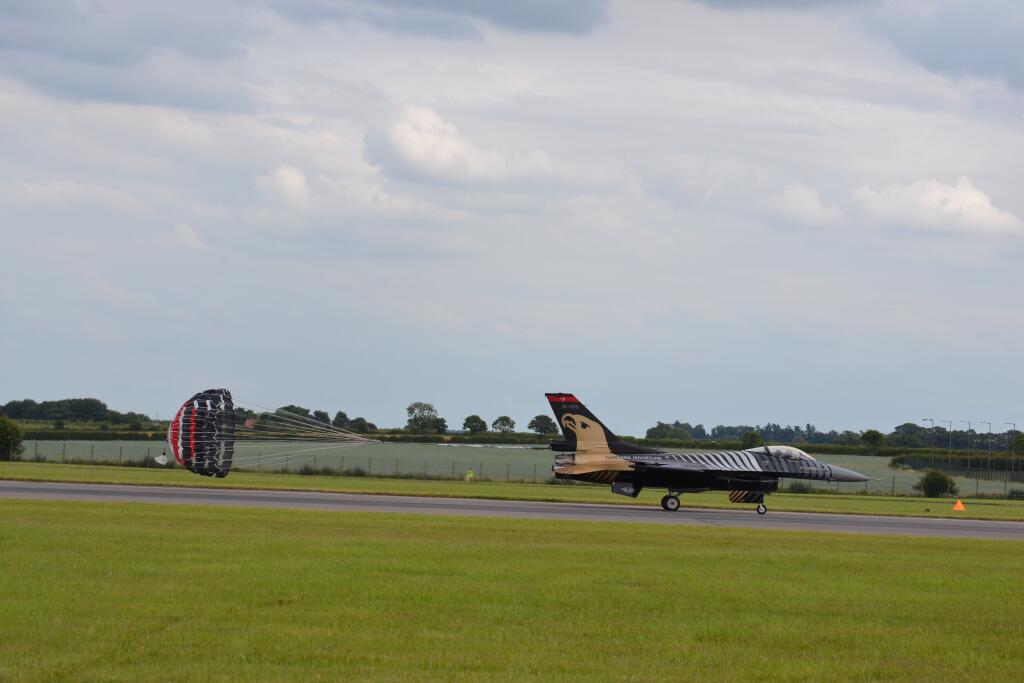 Br32g7ZCAAAhWDZ.jpg:large