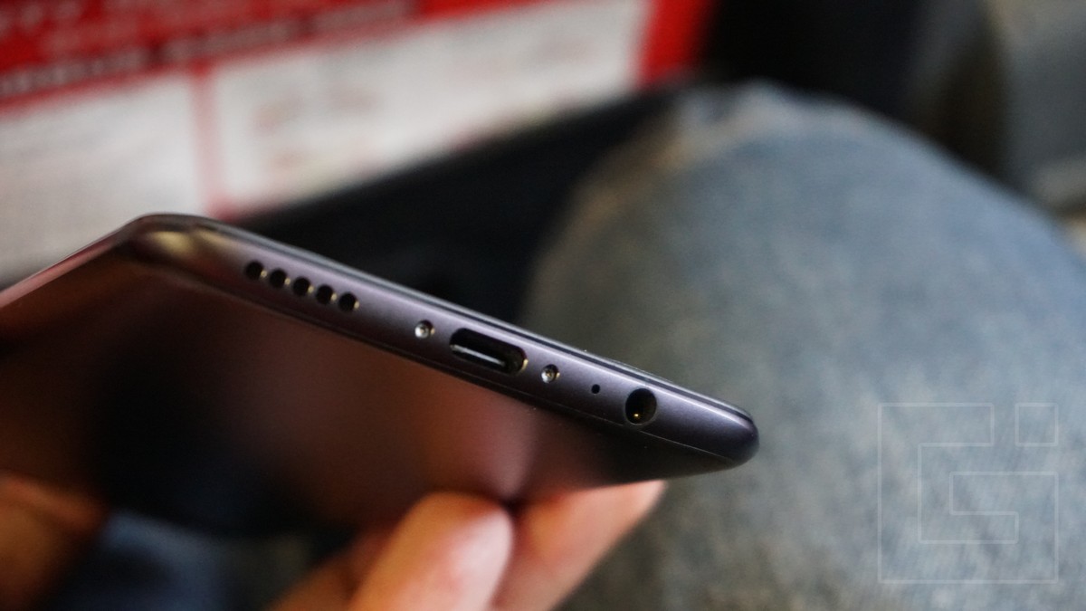 OnePlus-5-Bottom.jpg