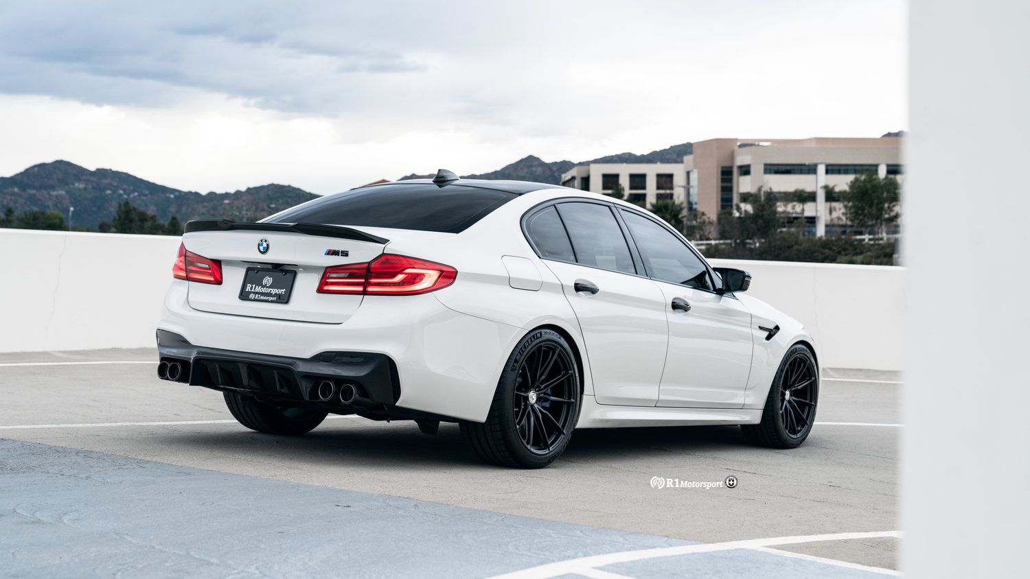 BMW M5 F90 White HRE P104SC | Wheel Front