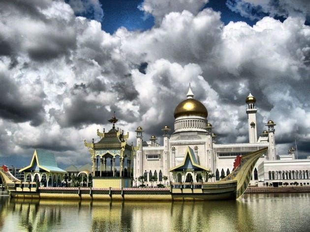 spectacular-brunei-mosque392620884.jpg