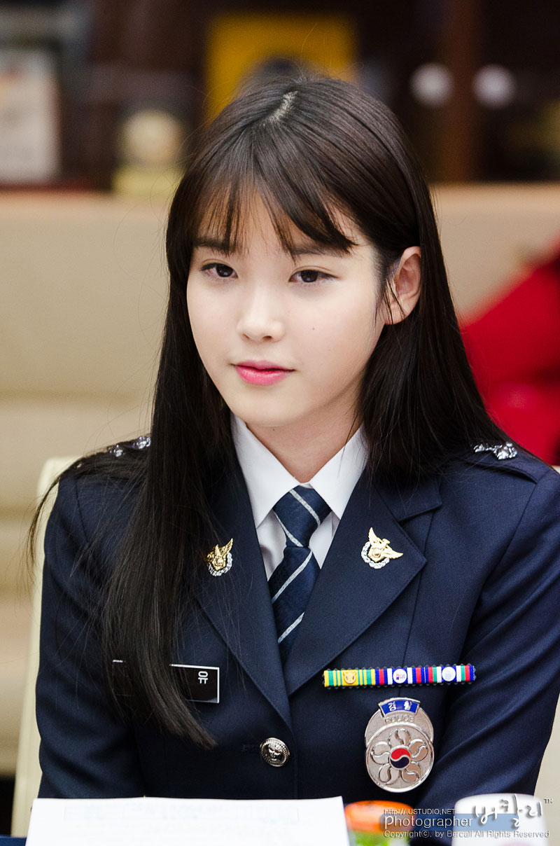 Korean police. IU офицер. IU полиция. IU певица Полицейская. Корейская полиция.