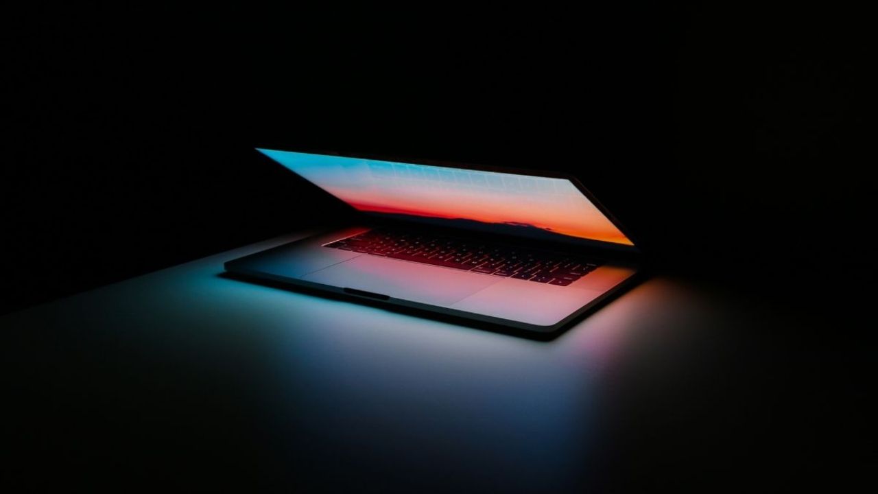 OLED ekranlı MacBook Pro ne zaman çıkacak?