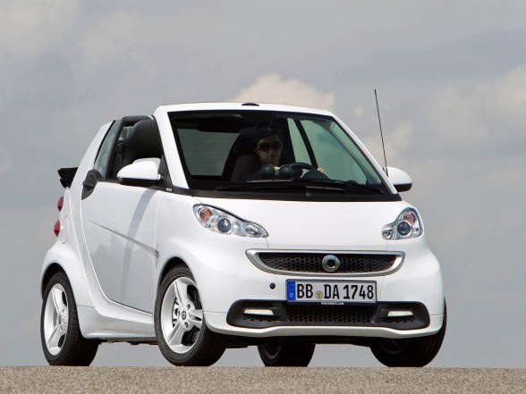 2013-smart-fortwo-edition-iceshine-cabrio-front-angle-588x441803364670.jpg