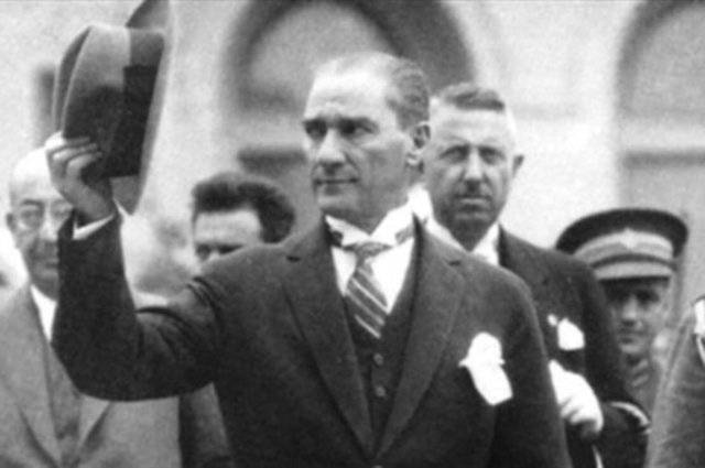 Mustafa Kemal Atatürk’ün en sevdiği şarkılar ve türküler nelerdir? Atatürk'ün en sevdiği sanatçılar ve şakılar