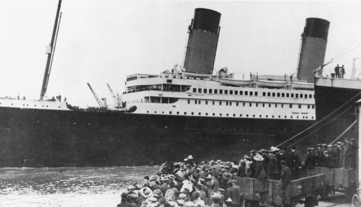titanic_departing_southampton.jpg