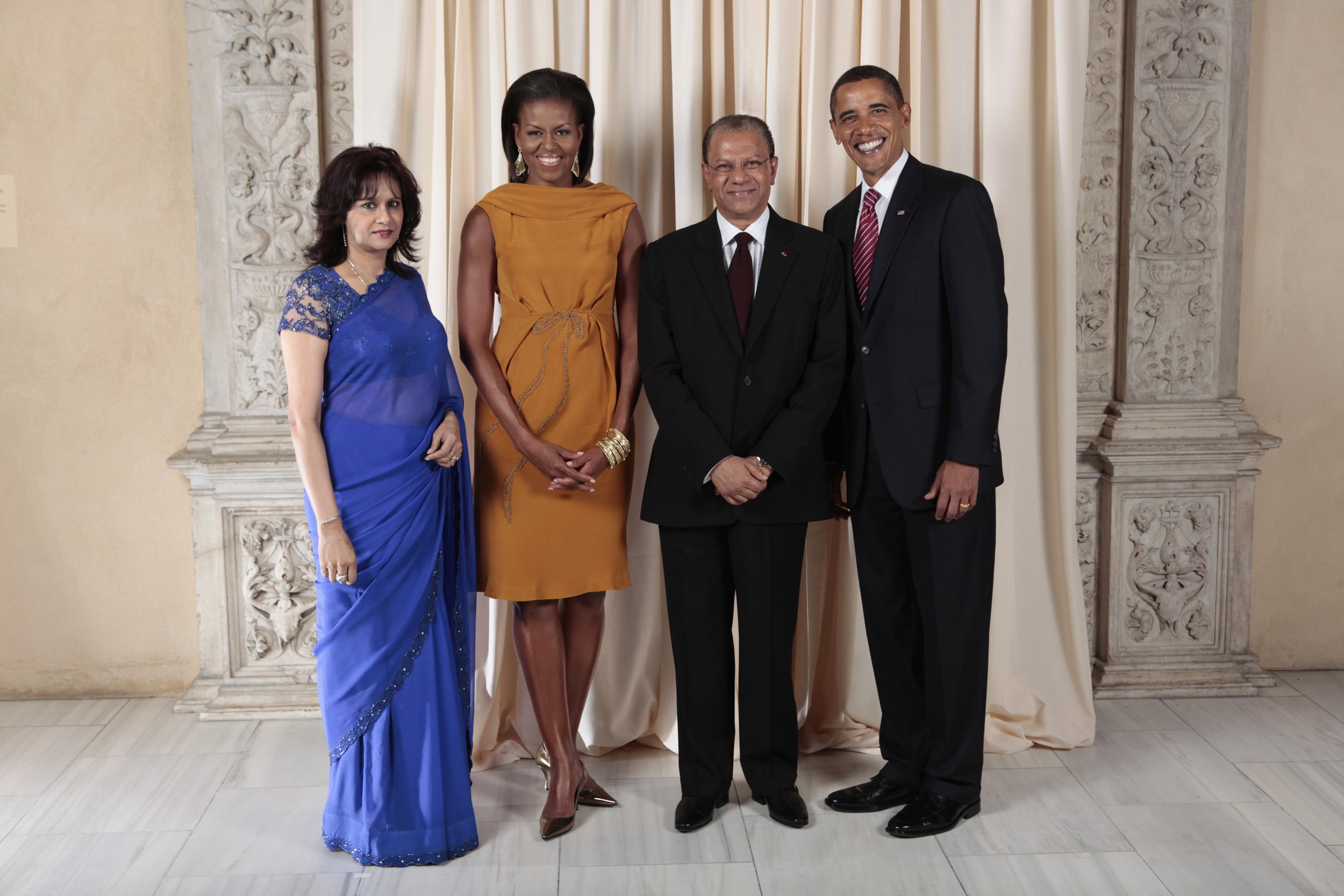 Navinchandra_Ramgoolam_with_Obamas.jpg