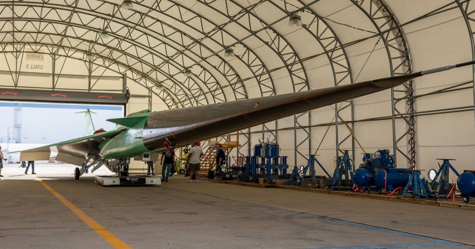 Dunyada-ilk-olacak-Sessiz-supersonik-jet-X-59-ortaya-cikti.jpg