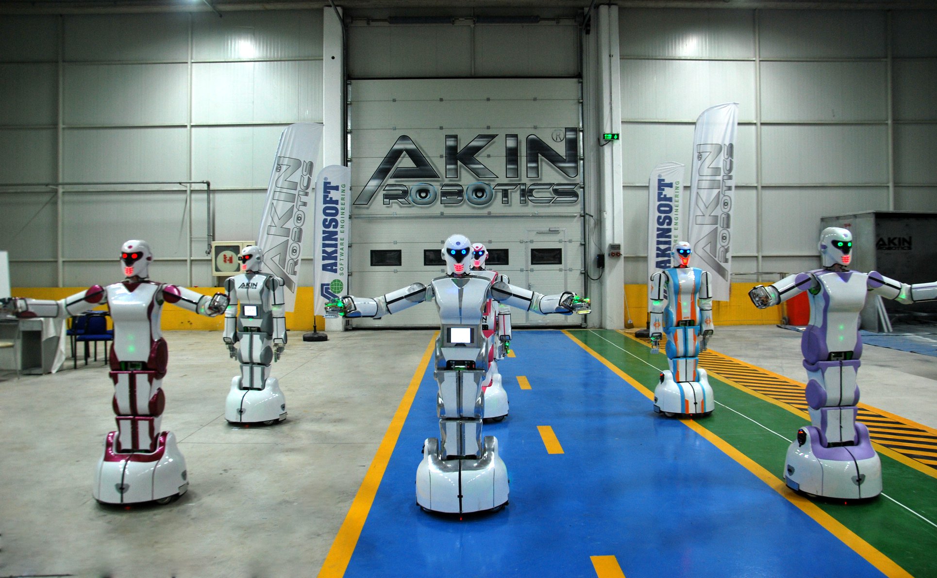 erik-dali-oynayan-yerli-insansi-robotlar-1.jpg
