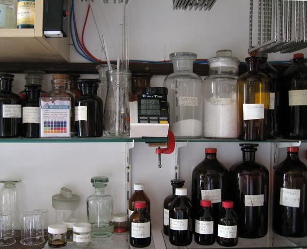 darkroom_8_reagents_05.jpg