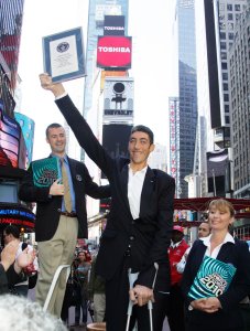 Sultan-Kosen-Enters-Guiness-Book-of-World-Records-as-worlds-tallest-man-in-New-York.jpg