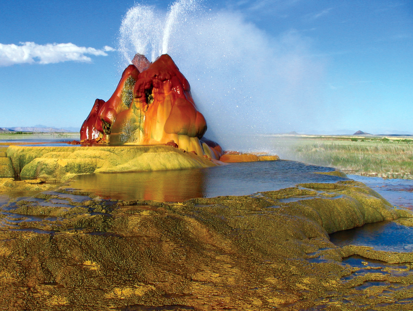 Fly_geyser.jpg