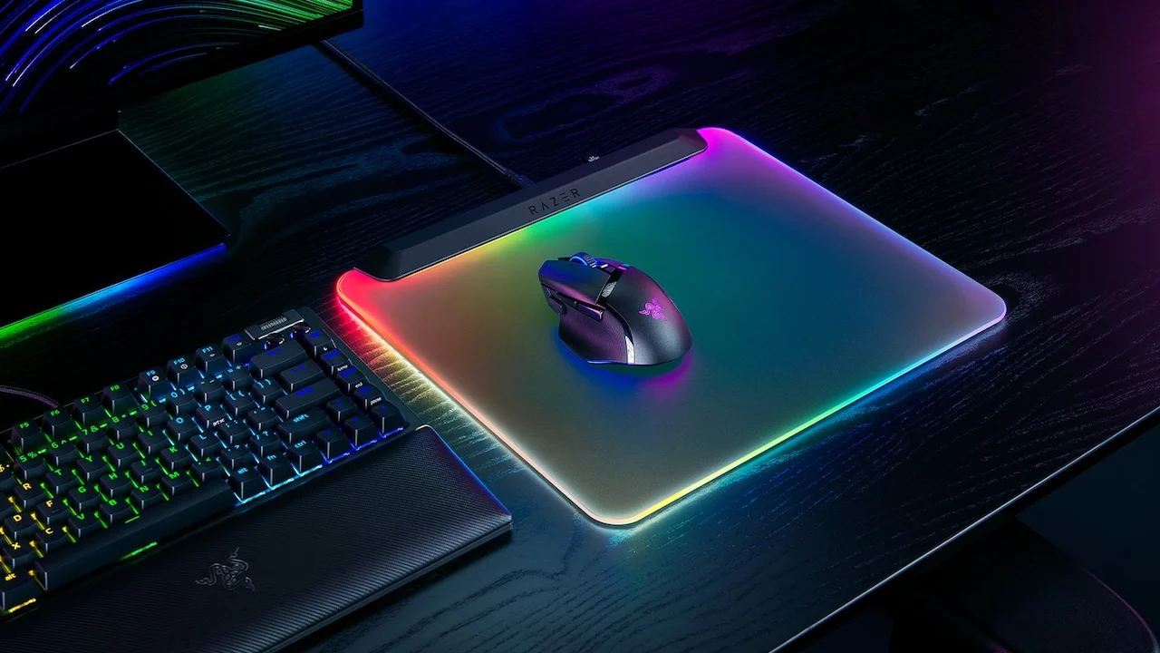 Razer-Firefly-V2-Pro-1.webp