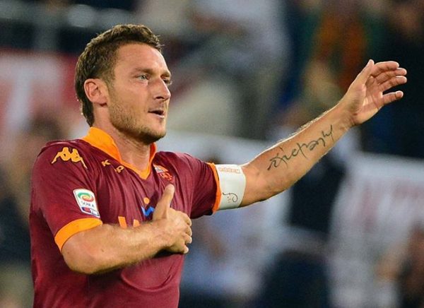 francesco-totti-roma-bayrak-futbolcu-600x436.jpg