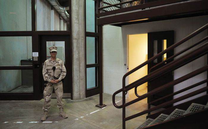 inside_guantanamo_bay_38_d.jpg