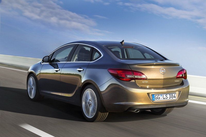 2013-opel-astra-sedan_800x0w.jpg