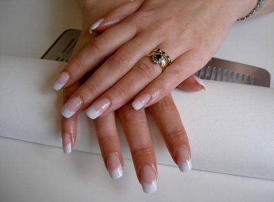 french-manicure.jpg