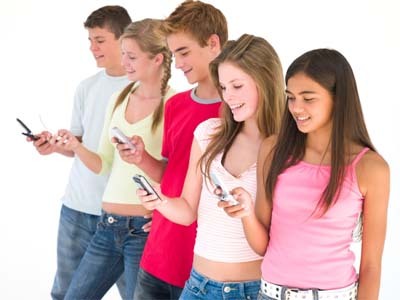 teenagers_with_cellphones-WEB1271833864.jpg
