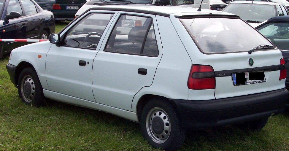 Skoda_Felicia_white_hl.jpg