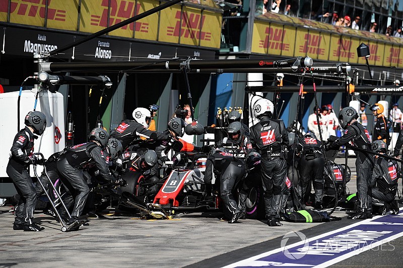 f1-australian-gp-2018-romain-grosjean-haas-f1-team-vf-18-pit-stop-8091412.jpg