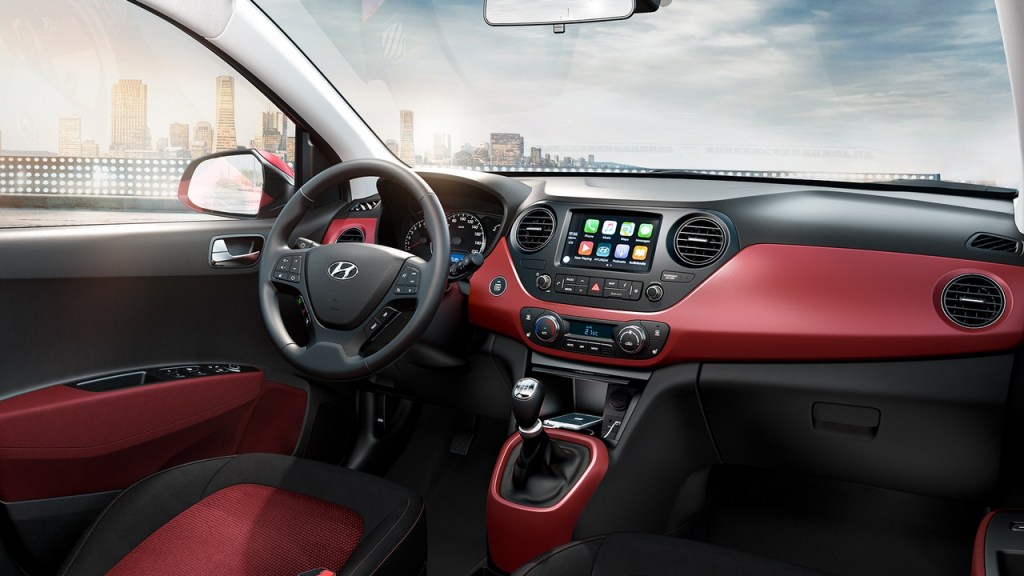 Hyundai-Grand-i10-2017-interior.jpg